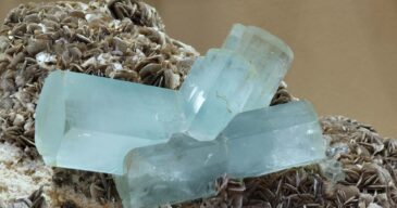 Aquamarin auf Muskovit